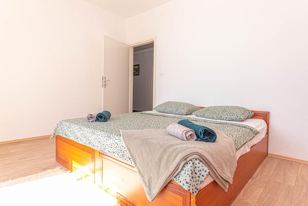 Apartment Nocturno Рогозниця Екстер'єр фото